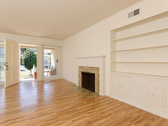 5th image of 634 Rosemont St