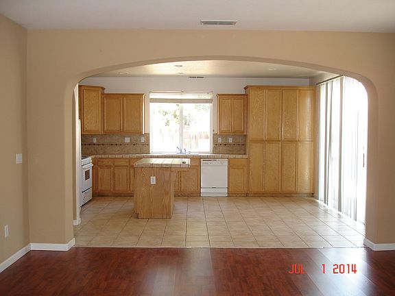 2nd image of 2419 Crestmore Cir