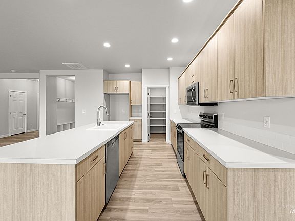 5th image of 13654 Inman Ct