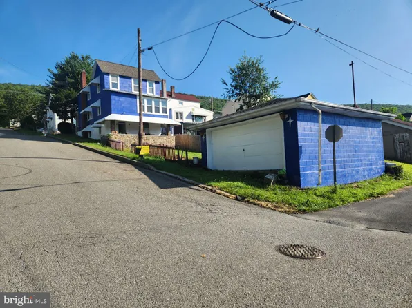 64 W Garibaldi Ave, Nesquehoning, PA 18240