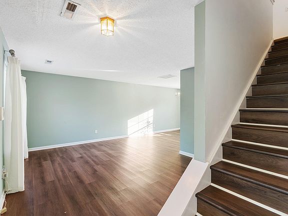 5th image of 5 Waterton Creek Ct