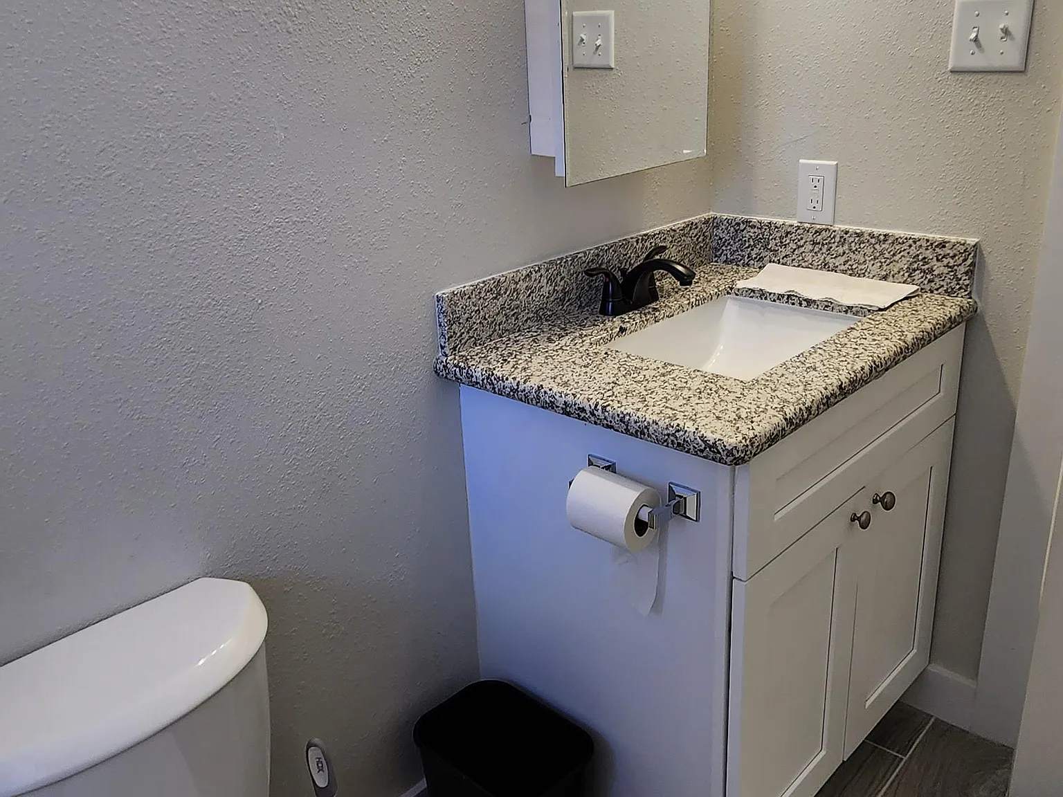 3 bed, 2.0 bath, 820 sqft, $676 — Photo 4