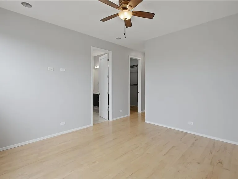 1649 W Cortland St — Photo 35