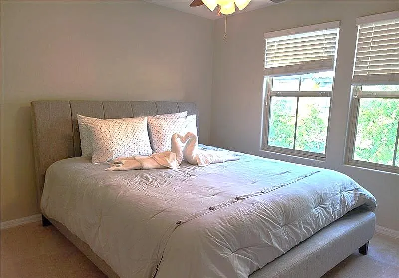 3 bed, 2.5 bath, 1647 sqft, $1,252 — Photo 2