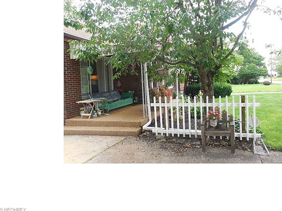 3rd image of 293 Sanderson Ave