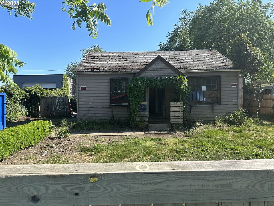 2nd image of 1231 Main St