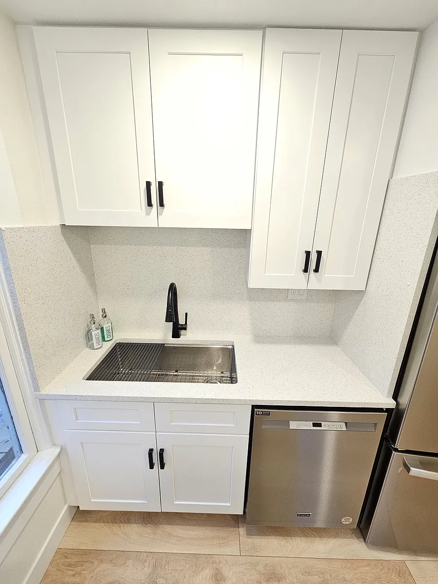 Building Photo - 1406 Pine St #3