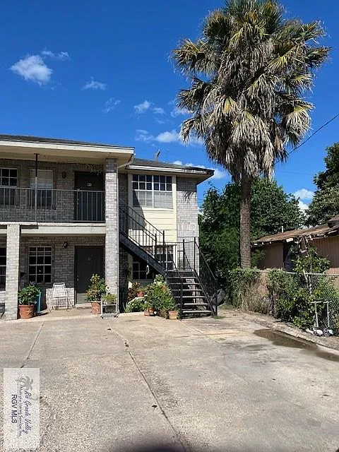 2 bed, 1.0 bath, 750 sqft, $890 — Photo 2