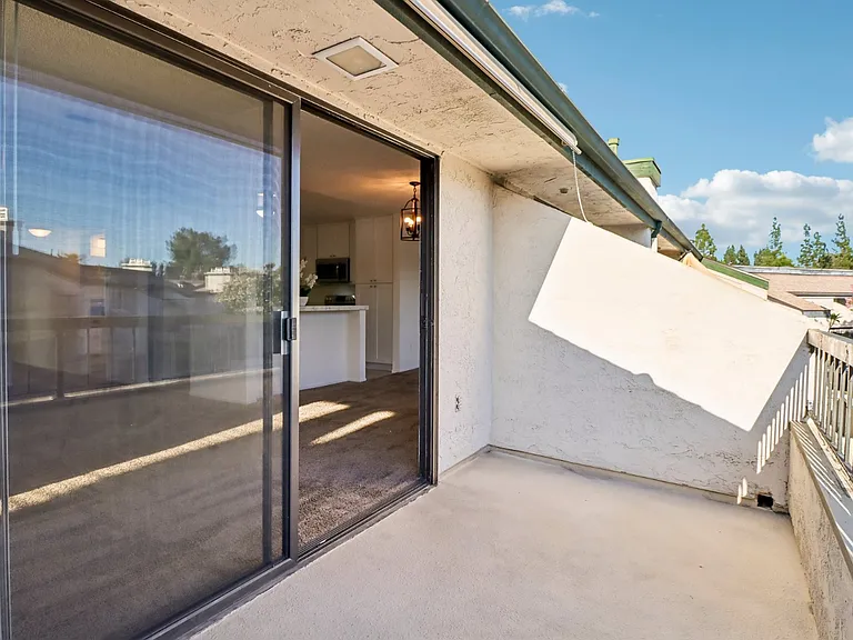 450 W Vermont Ave — Photo 16