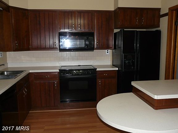 Updated eat-in kitchen