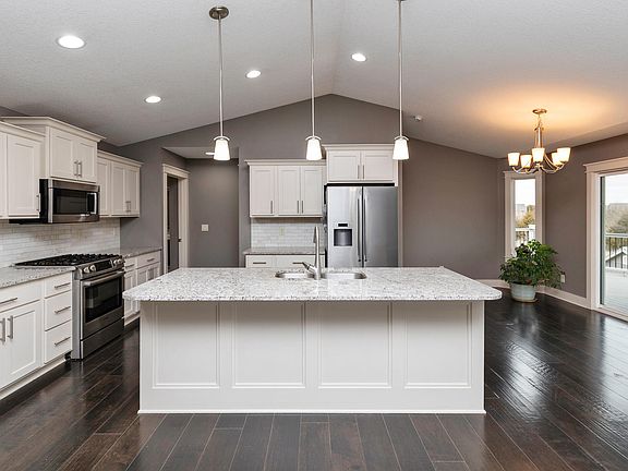 4th image of 1628 NW Pine View Cir