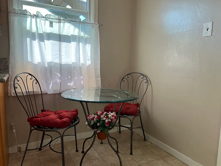 5575 1/2 Angelus Ave — Photo 10