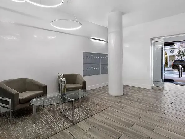 224 East 52nd Street 11 image 7 of 8