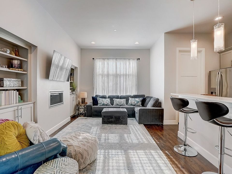1st image of 4218 Roseland Ave #103