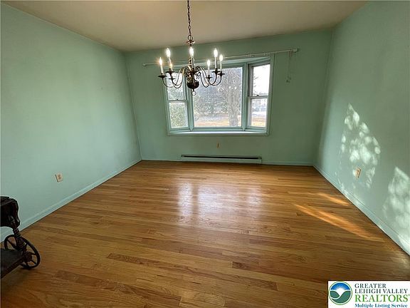 4th image of 36 Hillside Dr