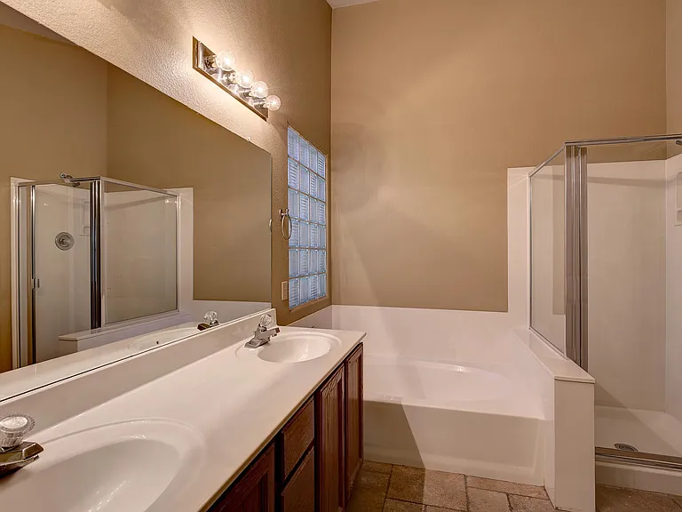 431 N Leoma Ln — Photo 11