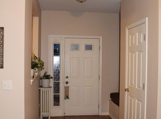 3070 Falling Waters Ln, Lindenhurst, IL 60046