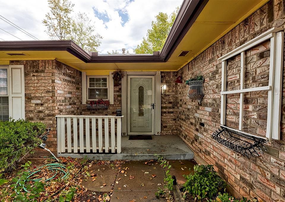1st image of 819 Hawthorne Pl