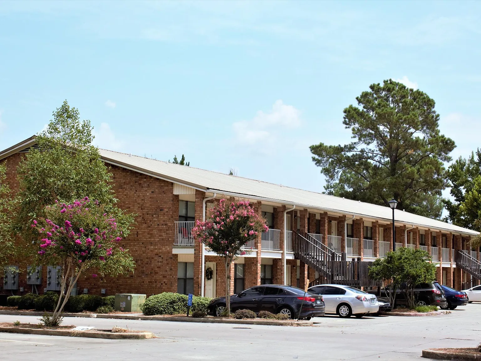Mark I Apartments — Photo 1