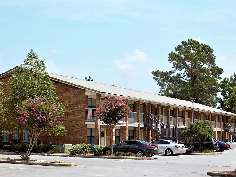 Mark I Apartments — Photo 1
