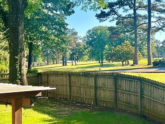 4th image of 696 Country Club Dr