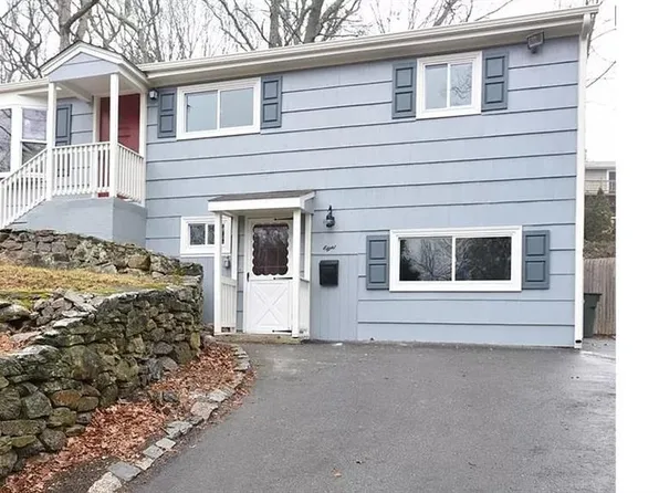 8 Cynthia Dr, Coventry, RI 02816