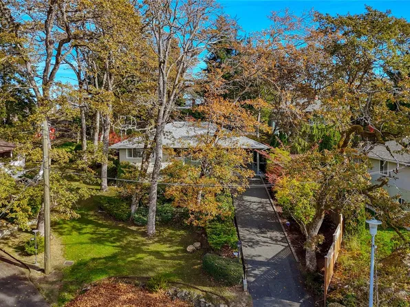 1287 Filmer Rd, Saanich, BC V8P 1W5