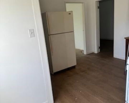 3rd image of 826 E 65th St