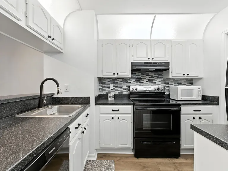 1735 Harrison St #231 — Photo 6