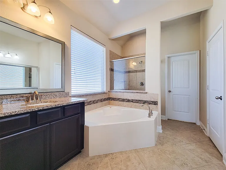 4102 Astoria Manor Ln — Photo 31