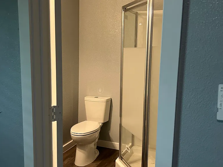 1019 Poinsettia — Photo 3