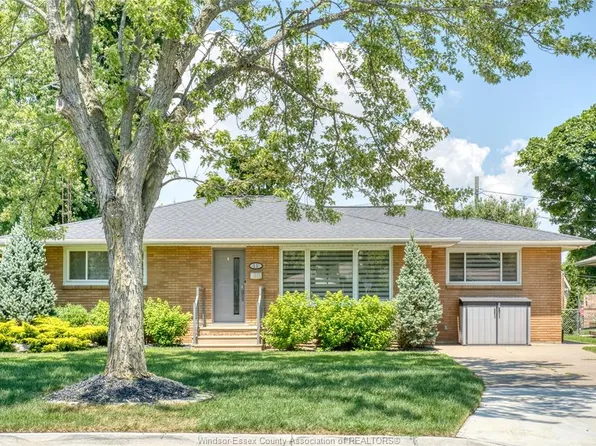 11 Margaret St, Leamington, ON N8H 2J9