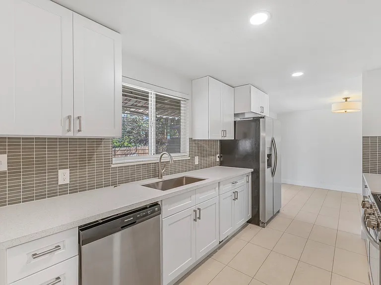 2895 E Cherry Blossom Ln — Photo 3