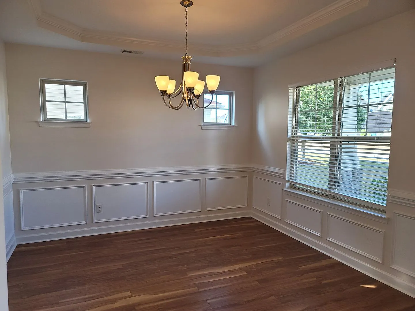 Immaculate 4 Bedroom, 3.5 Bath Home Located in Established Neighborhood. Minutes from Fort Bragg! — Photo 3