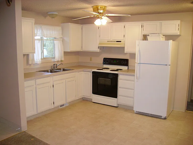 1422 Lynn Ave — Photo 2