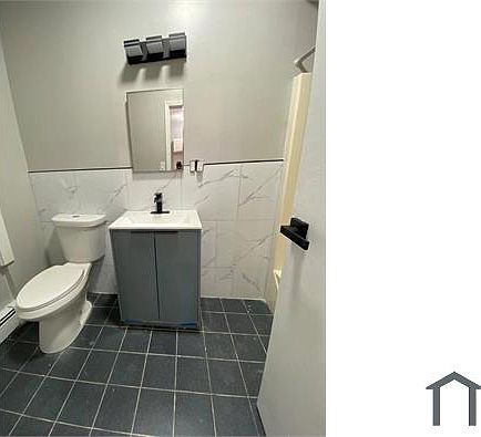 2nd image of 22 Croton Ave Floor 1