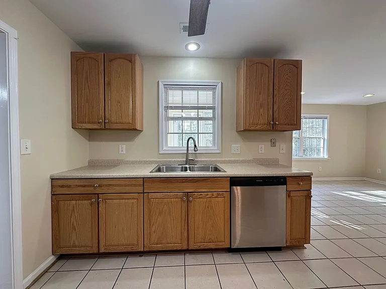 204 Grandford Pl — Photo 13