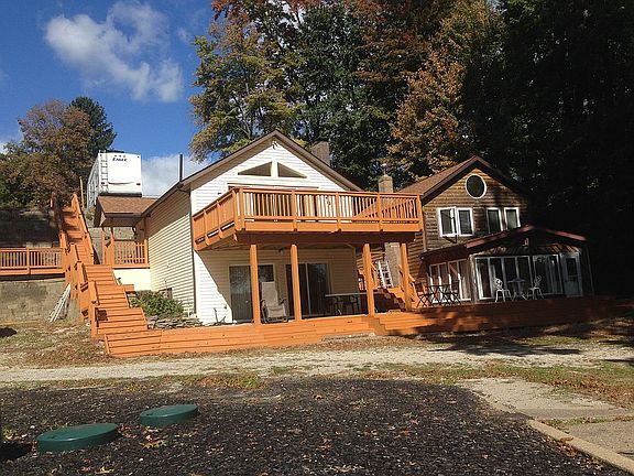 2nd image of 905 Blossom Dr