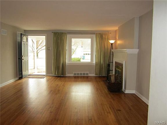3rd image of 609 Knierim Pl