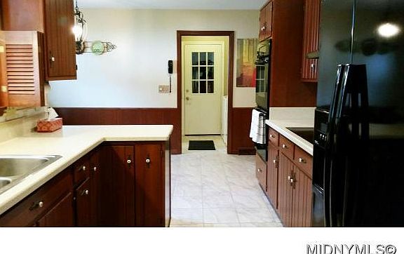 4th image of 28 Woodstream Ct