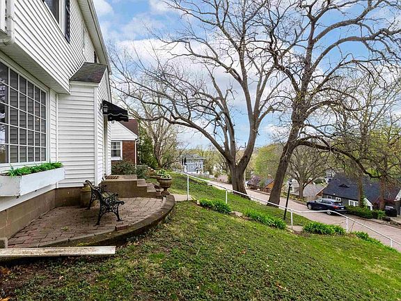 2nd image of 47 Crestwood Ter
