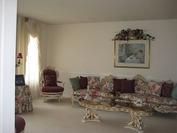 3rd image of 10507 W Hillcrest Dr