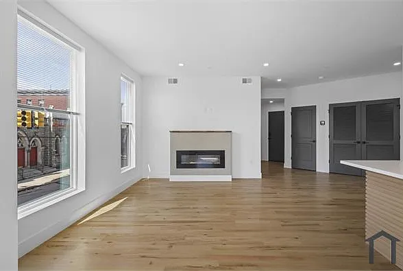 2 bed, $1,000 — Photo 2