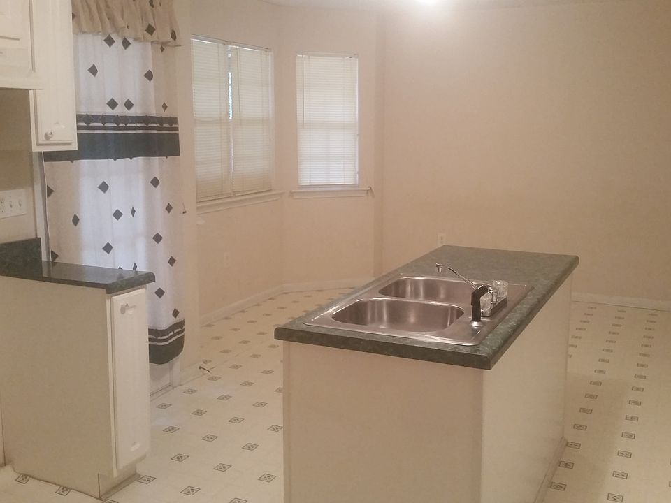 2nd image of 352 Oxford Ct