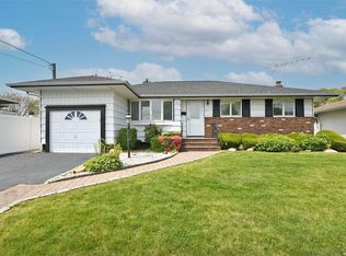 3 Lyons Ave, Farmingdale, NY 11735