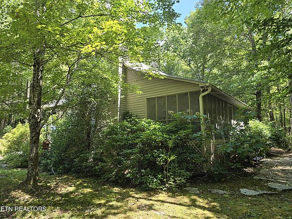 2nd image of 1316 E Millers Cove Rd