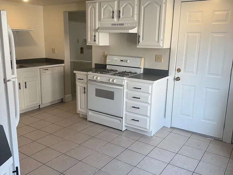 37 Gibbon St #1 — Photo 14