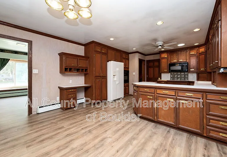 701 S Miller Ave — Photo 4