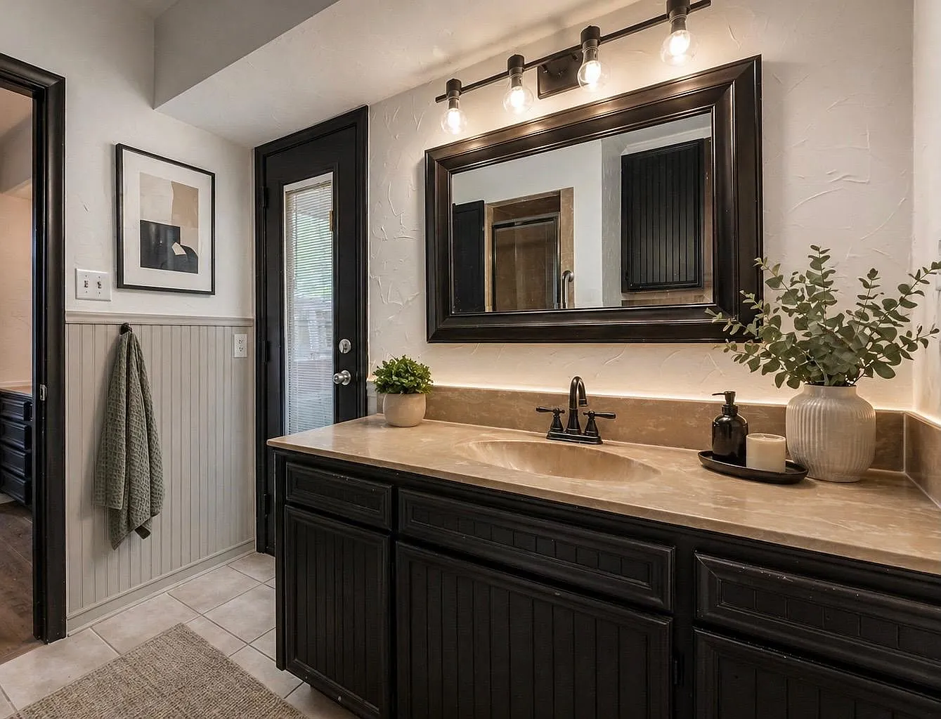 4 bed, 3.0 bath, 2388 sqft, $819 — Photo 3