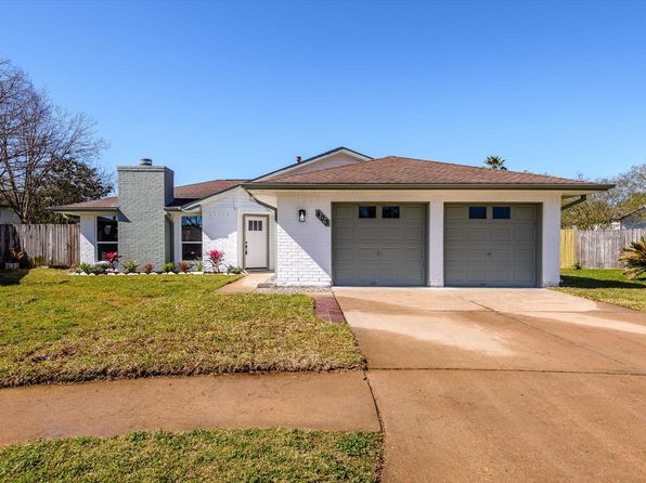 403 Woodrail Dr, Webster, TX 77598